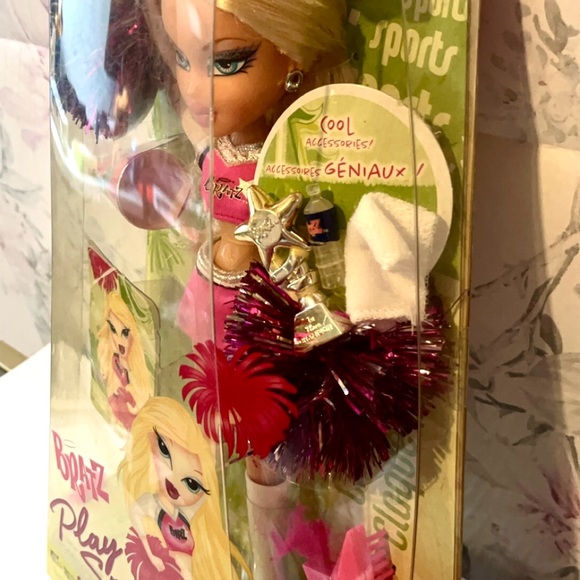 Bratz Play Sportz Cheerleading Cloe - Picture 4 of 7
